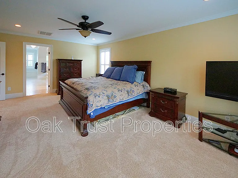 125 Brogun Ln — Photo 30