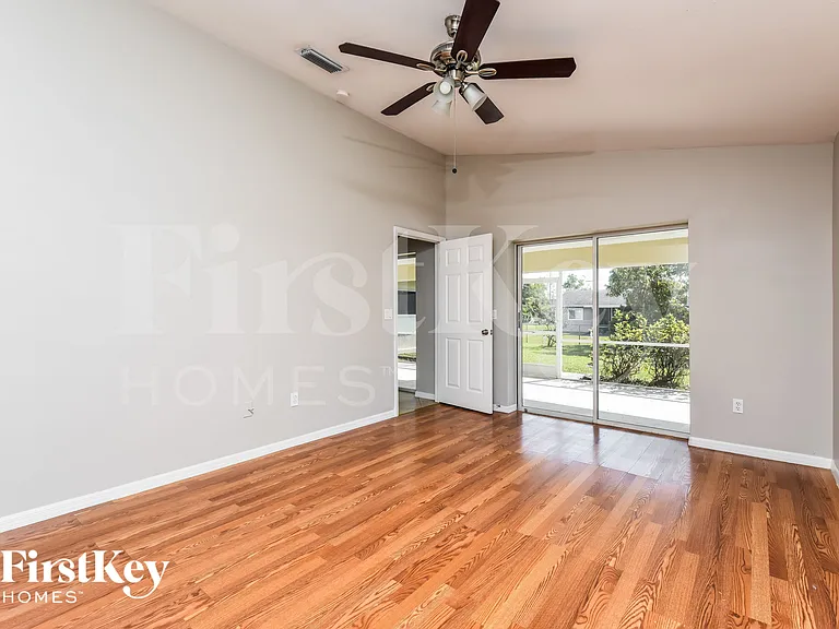 633 SW 9th Ave — Photo 9