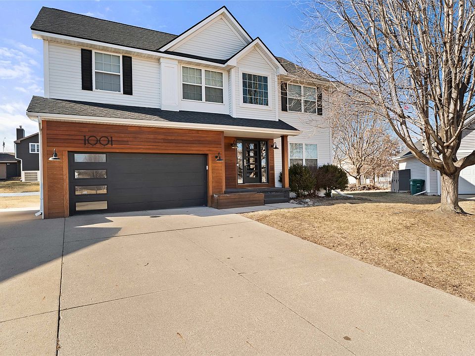 1st image of 1001 SE Crawford Ct