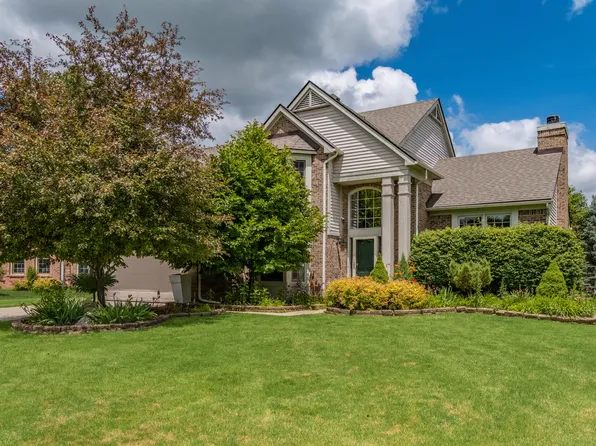 1829 Michelle Ct, Ann Arbor, MI 48105