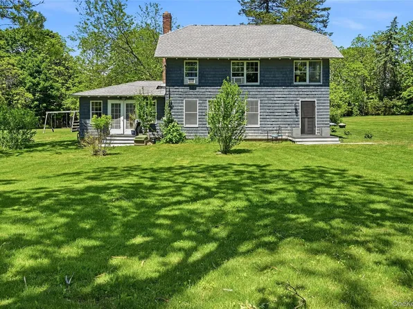 295 Jackson St, New Suffolk, NY 11956
