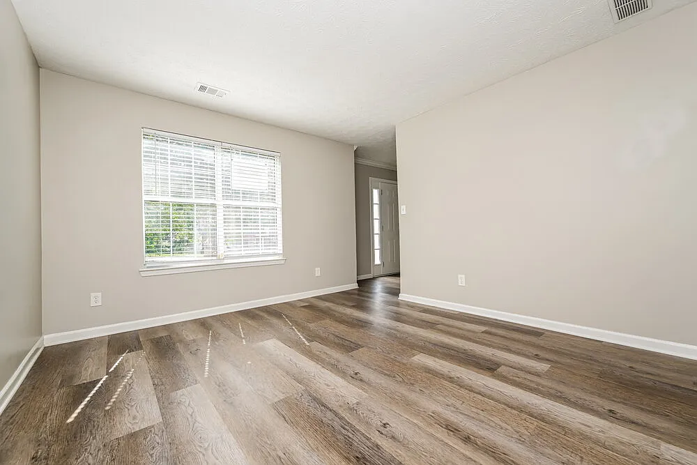 4 bed, 2.5 bath, 2656 sqft, $2,560 — Photo 4