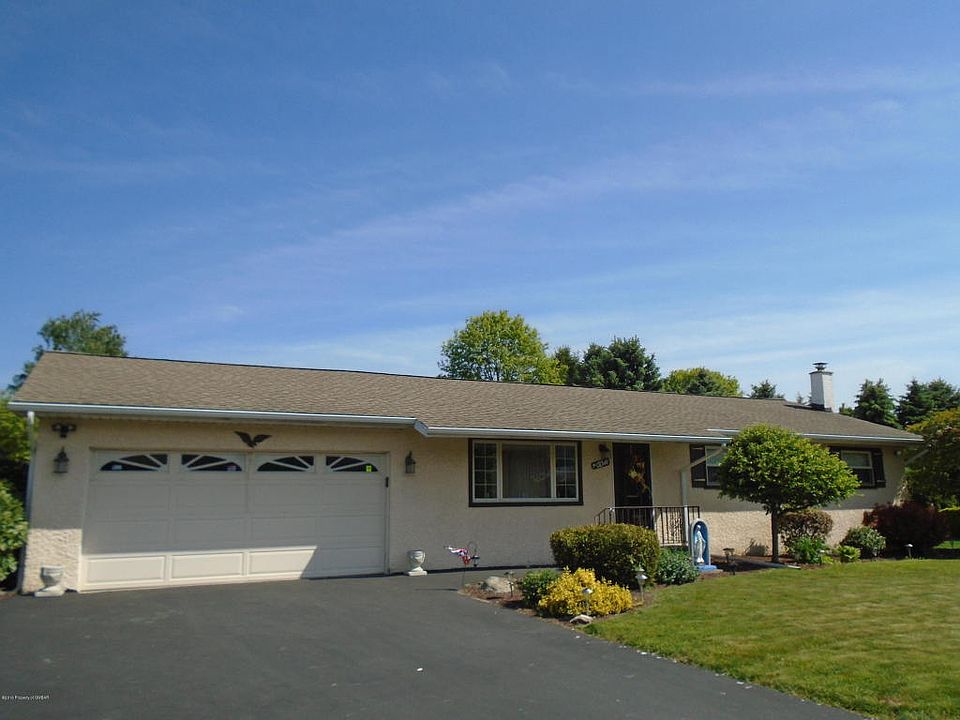 1st image of 207 Peacock Dr