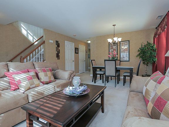 5th image of 15 Fieldbrook Dr
