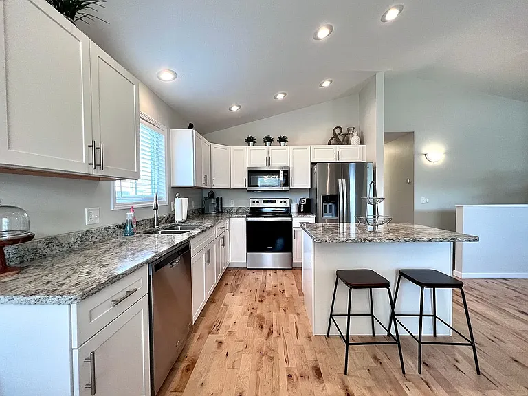 820 Sienna St — Photo 3