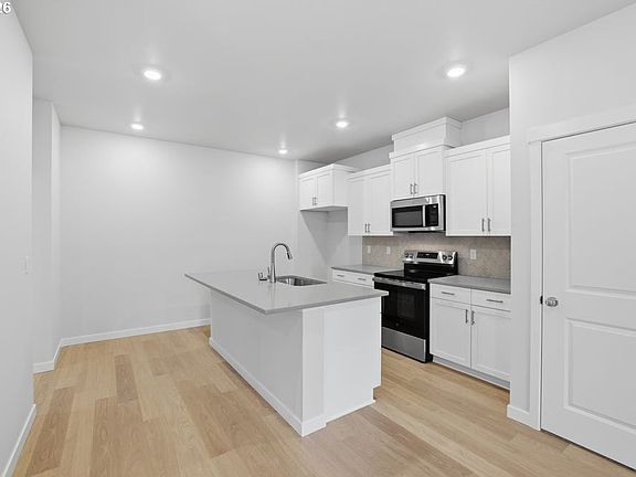 2nd image of 417 SW 31st St