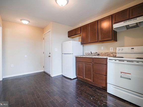 5th image of 1011 Saint Paul St