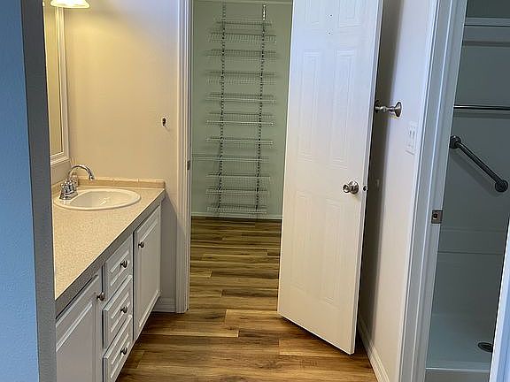 5th image of 313 Salt Creek Dr