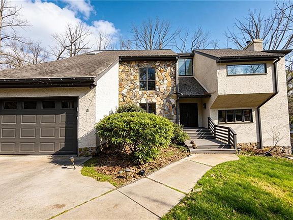 3rd image of 93 Skyland Dr
