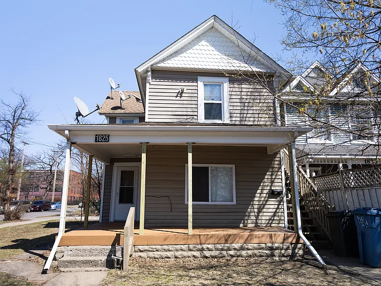 1825 Jackson St NE #1 — Photo 3