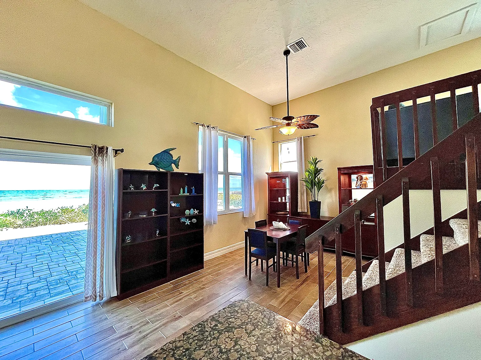 3 bed, 2.5 bath, 1478 sqft, $3,950 — Photo 2