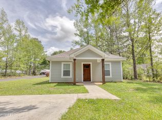 32 Meadow St, Lucedale, MS 39452