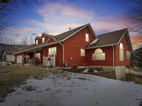 302 Hall St, West Union, IA 52175