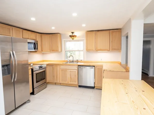 958 Centre St, Middleboro, MA 02346