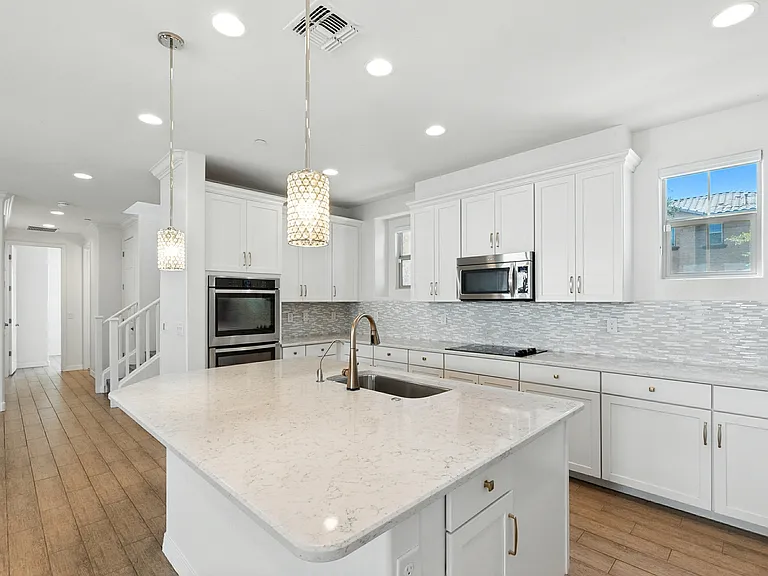 4644 E Beck Ln — Photo 10