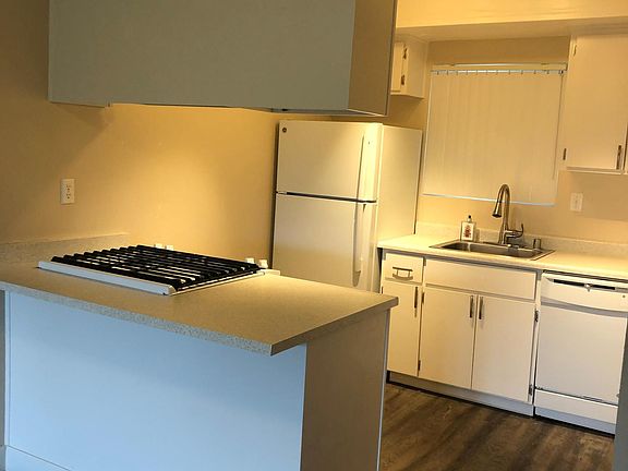 5th image of 4629 Marconi Ave #101
