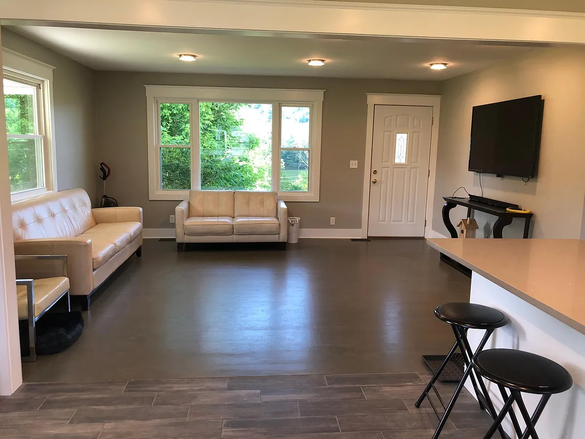 Living Room - 333 State Highway 33