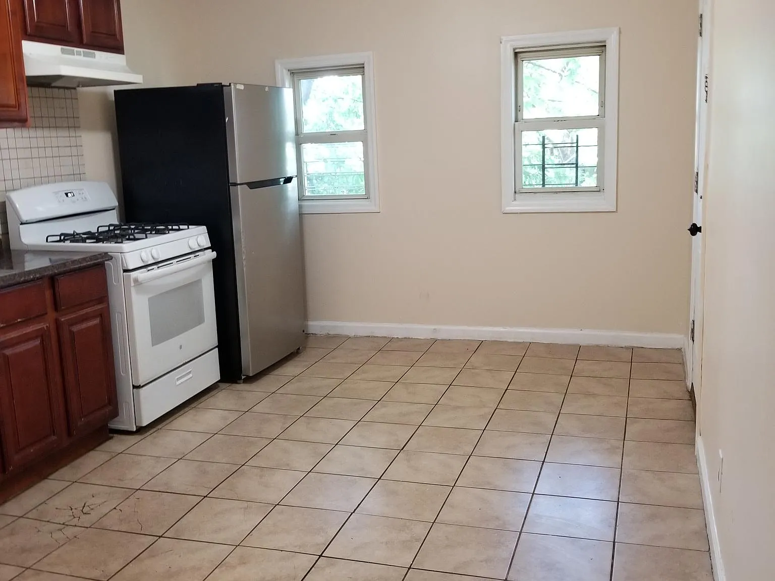 3 bed, $1,950 — Photo 2