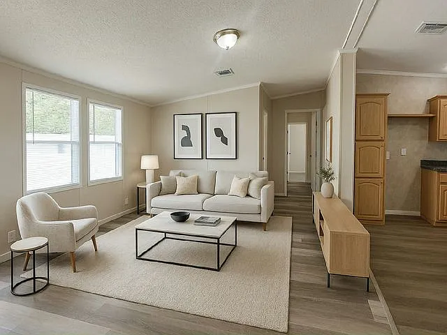 3 bed, 2.0 bath, 1040 sqft, $2,140 — Photo 3
