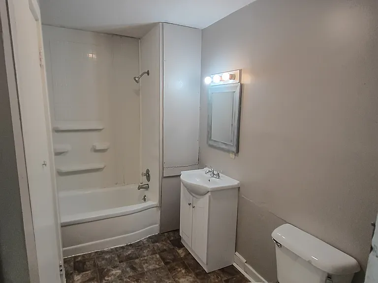 1541 W 3rd St — Photo 3