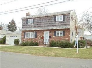 100 Montgomery Ave, West Babylon, NY 11704