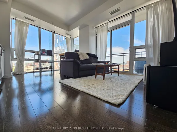 460 Adelaide St E, Toronto, ON