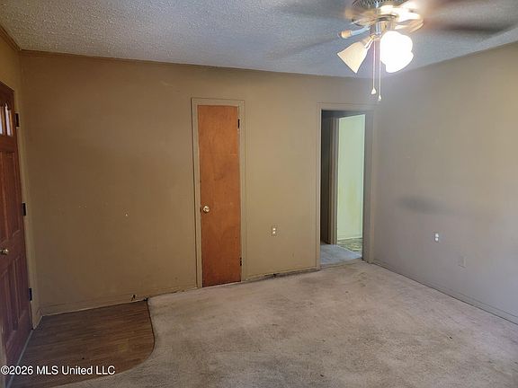 3rd image of 817 Roosevelt St