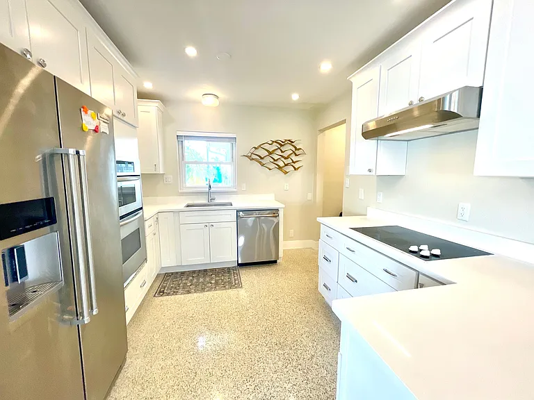 1st St E — Photo 3