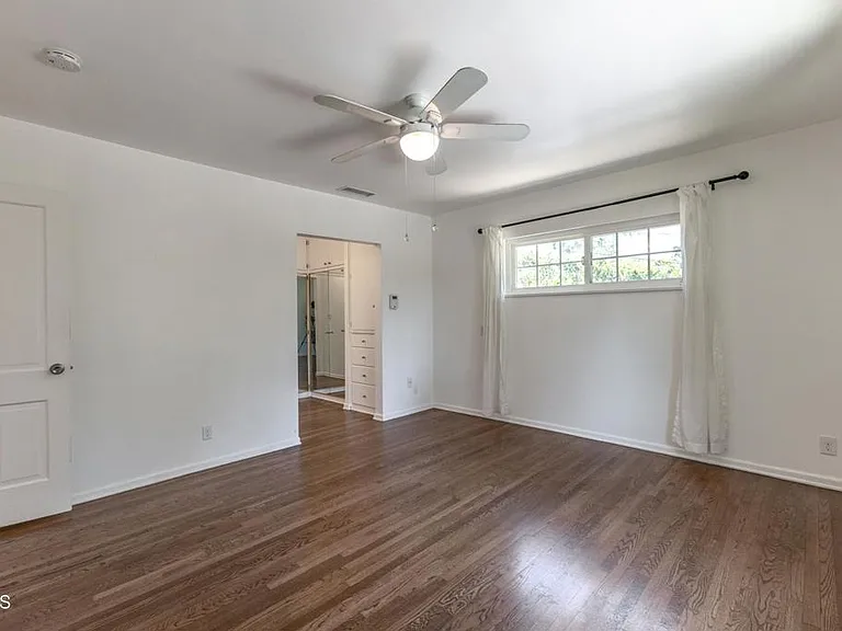 1290 Club House Dr — Photo 23