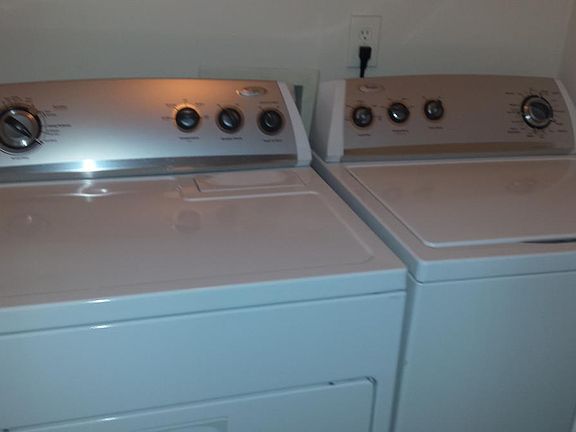 Whirlpool Washer/dryer in unit