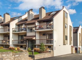 711 W Ridge Mews Wood, Wood Ridge, NJ 07075