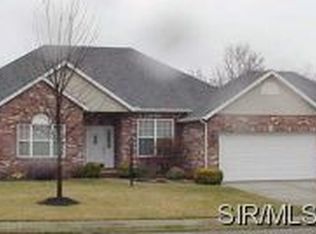 4917 Autumn Oaks Dr, Maryville, IL 62062