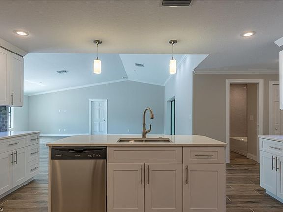 4th image of 1023 Alfreda Ave