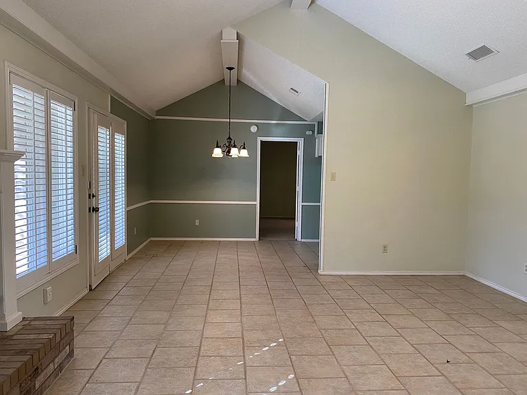 7712 Grover Ave — Photo 5