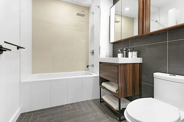 Rented by Zjama Realty Corp | media 25