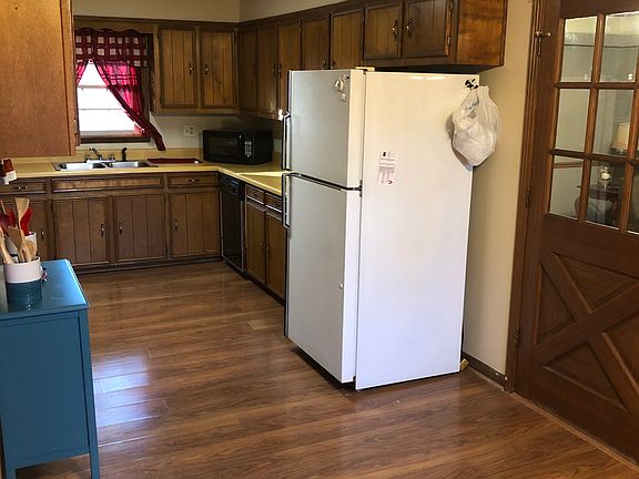 3rd image of 634 W Sherrod Ave