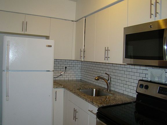 3rd image of 1941 NE 51st St #28