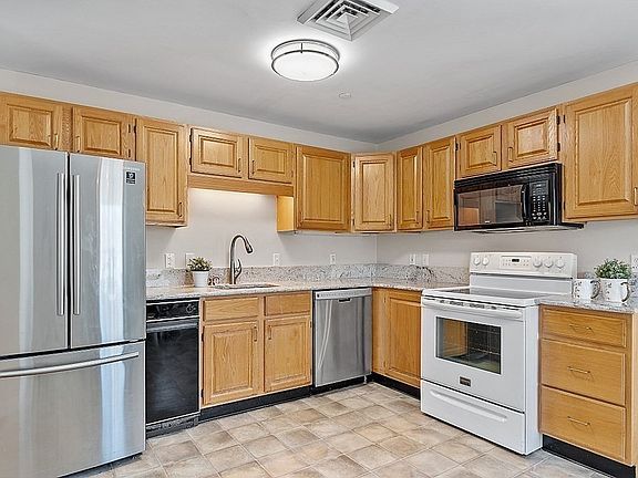 5th image of 140 Lincoln Rd APT 211
