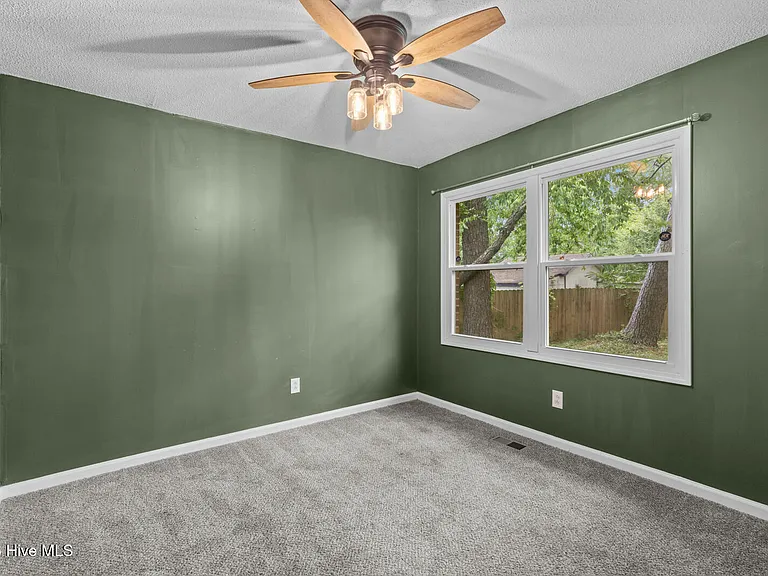 605 Winchester Rd — Photo 17