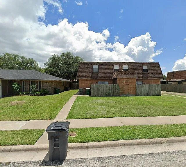 304 Palmwood Dr #D — Photo 1