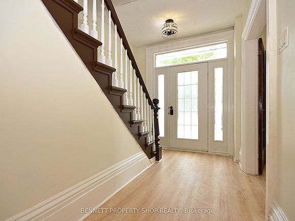 2nd image of 15 Daniel St N