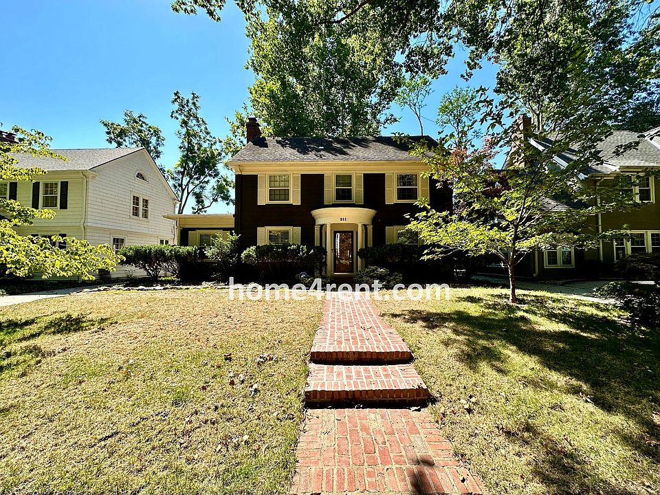 1st image of 211 W 66th St