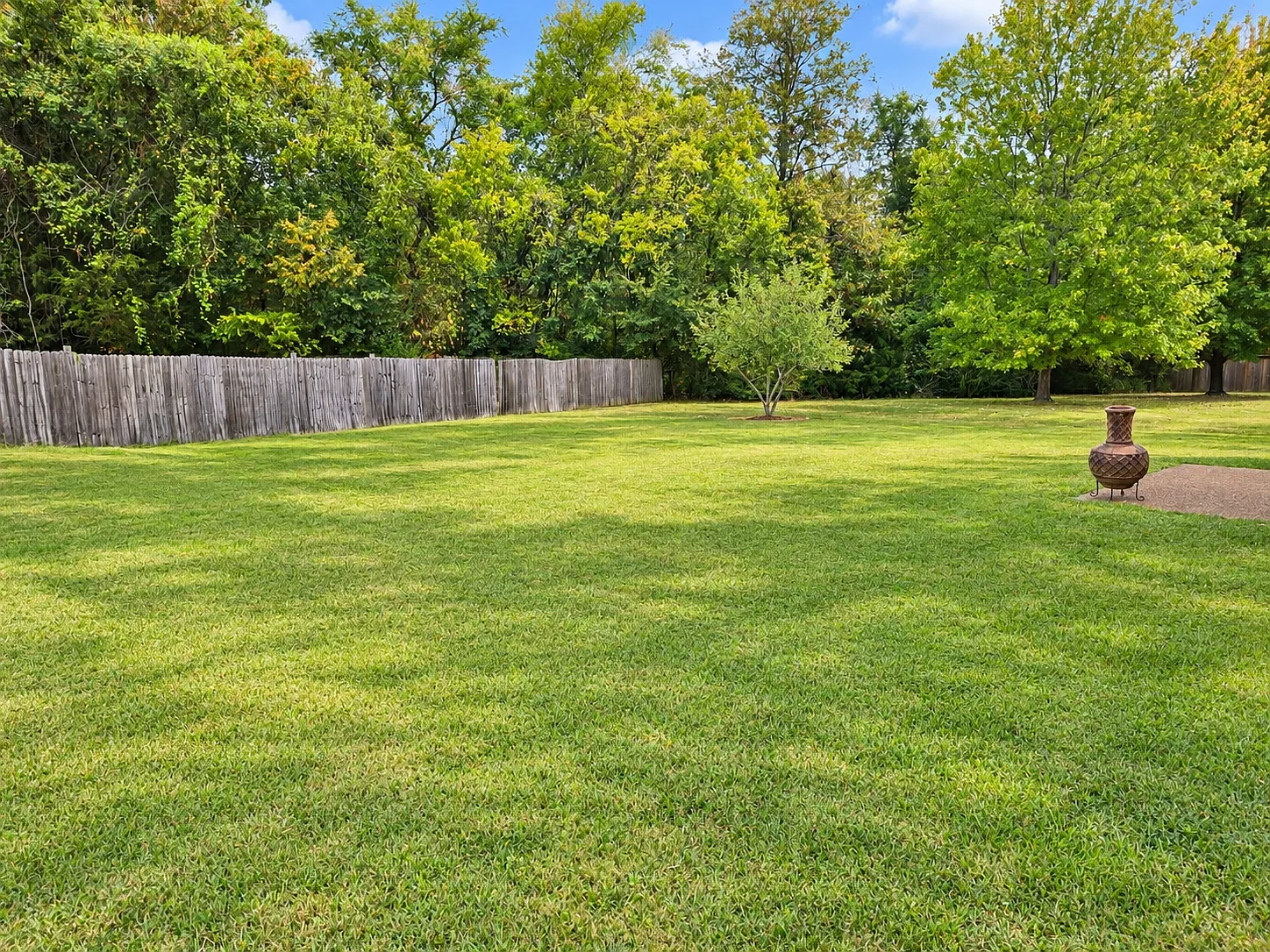 4 bed, 2.5 bath, 1896 sqft, $2,600 — Photo 2