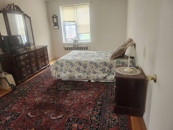 4th image of 75 S Middle Neck Rd APT 4A