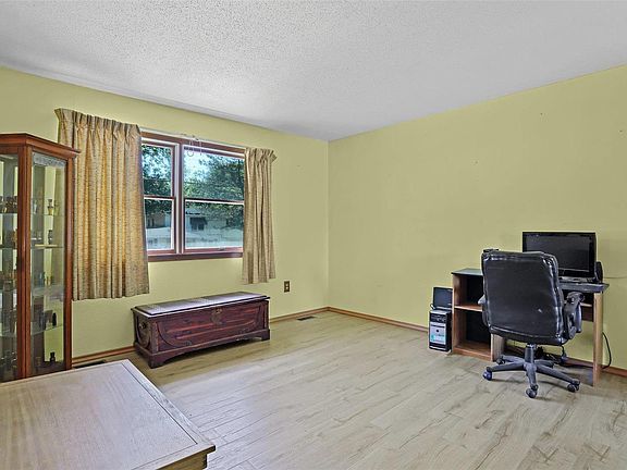 3rd image of 4213 E Lake Dr