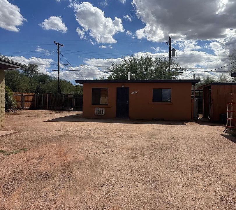 2nd image of 2100 E 18th St #18THSTREET2104