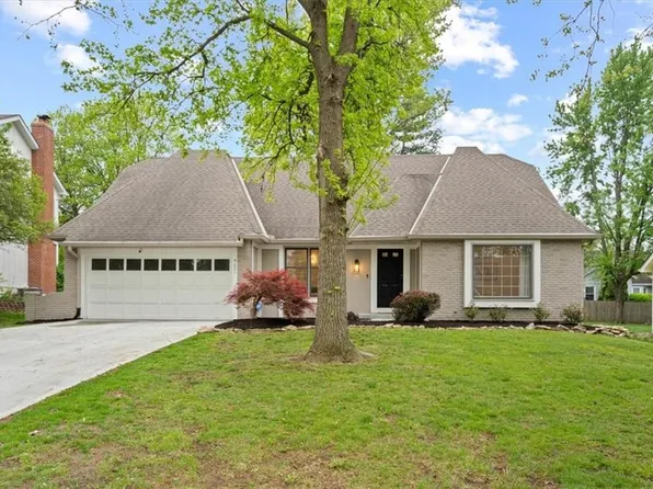 9221 W 113th St, Overland Park, KS 66210