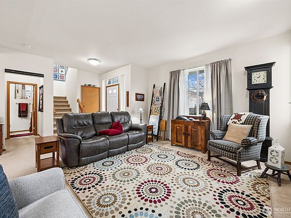 3rd image of 206 Lane Boulevard NW