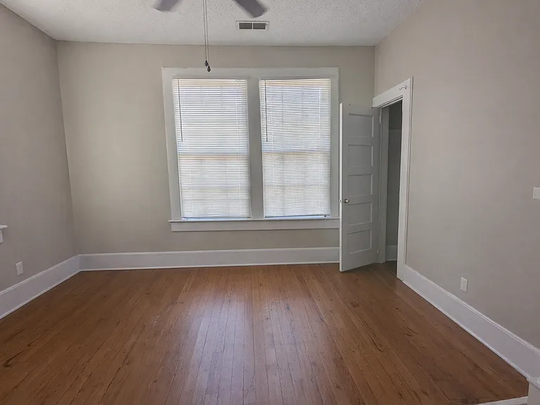 2115 Wallace St — Photo 16