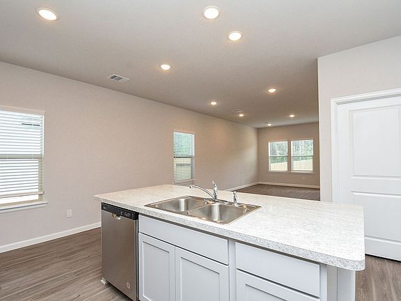 4th image of 16493 Moss Ln